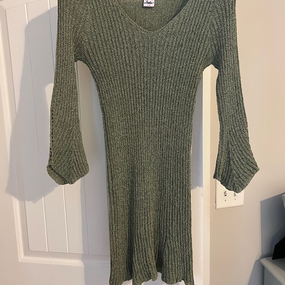 Green ling sleeve dress